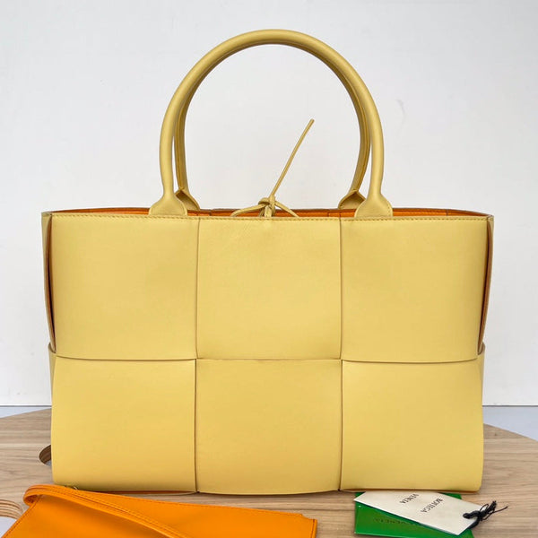 ARCO TOTE 36 IN CHENIN YELLOW CALFSKIN