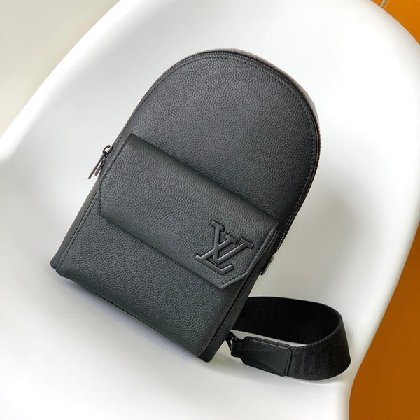 PILOT SLINGBAG 30 IN BLACK COWHIDE LEATHER