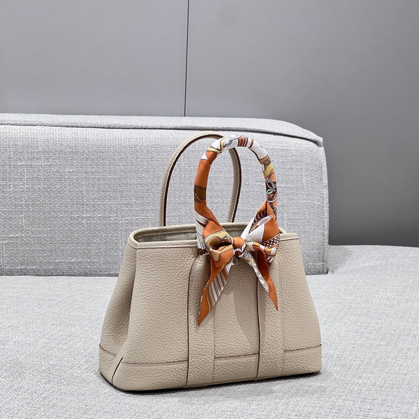 GARDEN PARTY 23CM IN OFF WHITE CALFSKIN