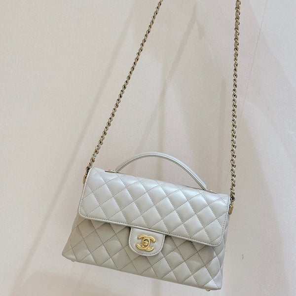 QUILTED FLAP BAG WITH HANDLE 26 IN BEIGE LAMBSKIN GOLD PLATED METAL